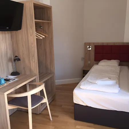Skandia 3*